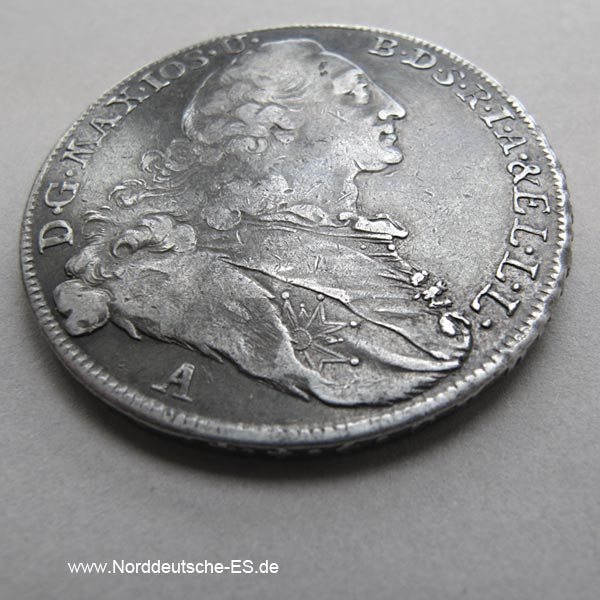 Der Bayerntaler König Maximilian 1772 stammt aus der Altdeutschen Zeit. In den Jahren 1772 bis 1795 wurde Polen von Russland, Preußen und Österreich nach und nach unter sich aufgeteilt, so dass es Polen als eigenständigen Staat nicht mehr gab. Diese über 200 Jahre alte Silbermünze war offizielles Zahlungsmittel.